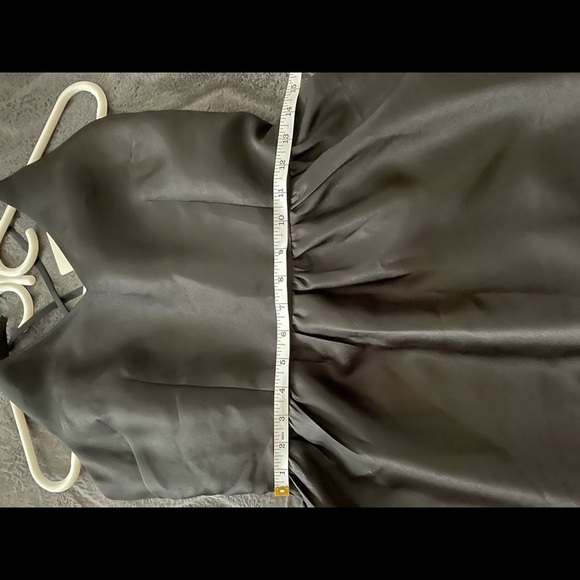 Beautiful dress - Picture 8 of 10